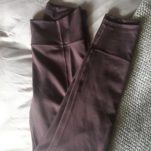 Lululemon SIZE: 6, mauve, NO pilling